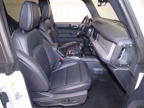 New 2025 Ford Bronco Outer Banks image 14