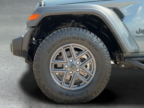 Used 2025 Jeep Wrangler Sport AWD/4WD image 22