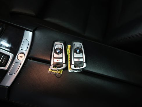 Used 2013 BMW 750Li RWD image 31