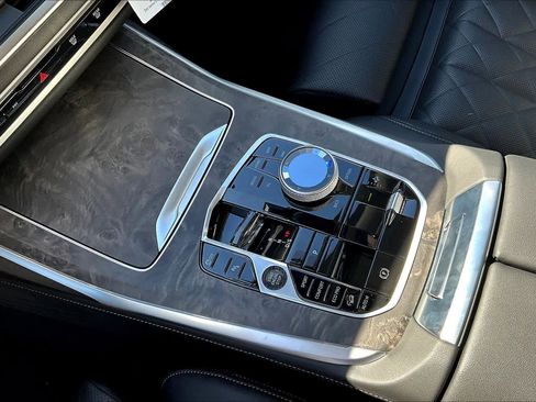 Used 2026 BMW X7 xDrive40i image 8