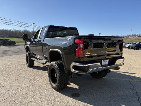 Used 2022 Chevrolet Silverado 2500 LT w/ Convenience Package image 3