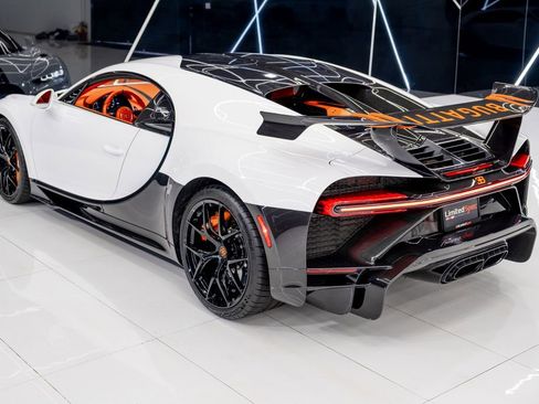 Used 2022 Bugatti Chiron Pur Sport image 28