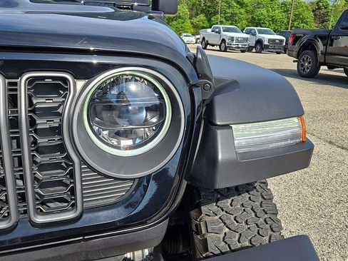 Used 2025 Jeep Wrangler Unlimited Rubicon 4xe w/ Safety Group AWD/4WD image 9