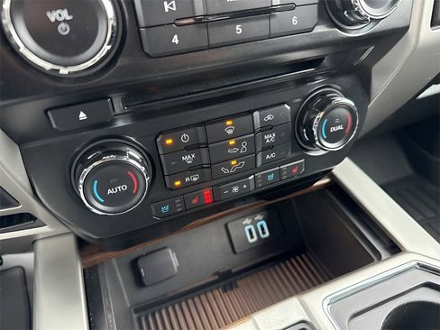 Used 2016 Ford F150 Lariat w/ Equipment Group 501A Mid image 31