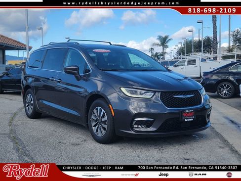 Certified 2021 Chrysler Pacifica Touring-L image 1