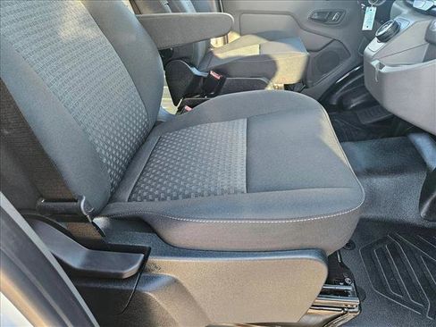Used 2023 Ford E-Transit Medium Roof image 17