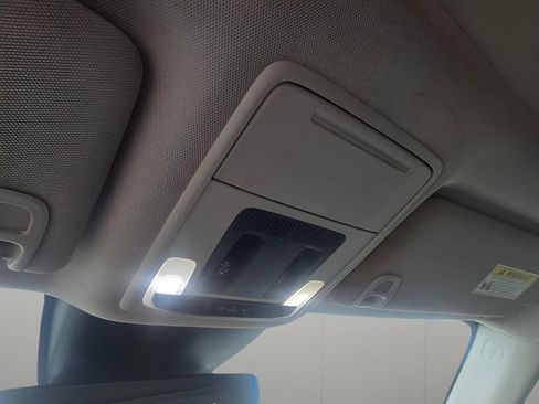 Used 2024 Honda Pilot Touring image 28