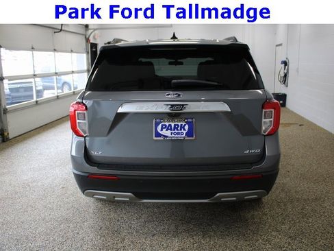 Used 2022 Ford Explorer XLT w/ Equipment Group 202A image 4