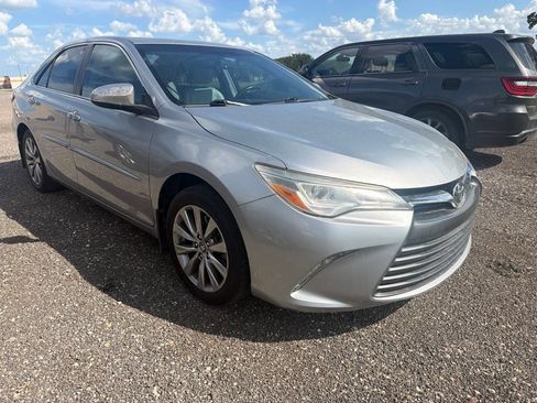 Used 2017 Toyota Camry XLE FWD image 1