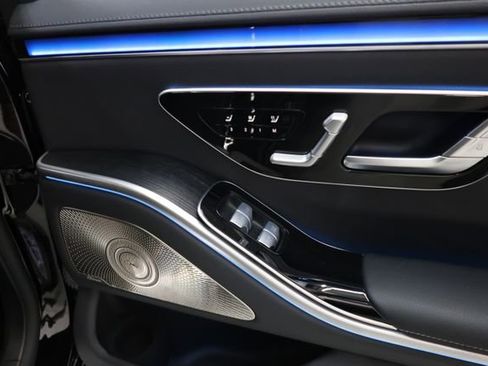 Used 2022 Mercedes-Benz S 580 4MATIC Sedan w/ AMG Line Package image 90
