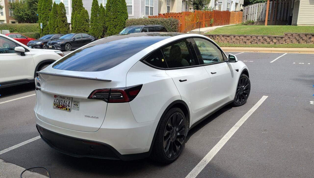 Used 2023 Tesla Model Y Performance AWD/4WD image 3
