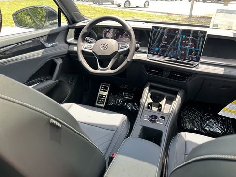 New 2026 Volkswagen Tiguan SE R-Line FWD image 9
