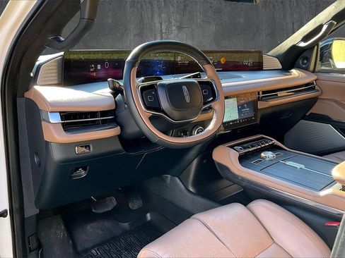 Used 2025 Lincoln Navigator Black Label image 17