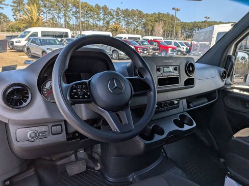 Used 2024 Mercedes-Benz Sprinter 2500 image 16