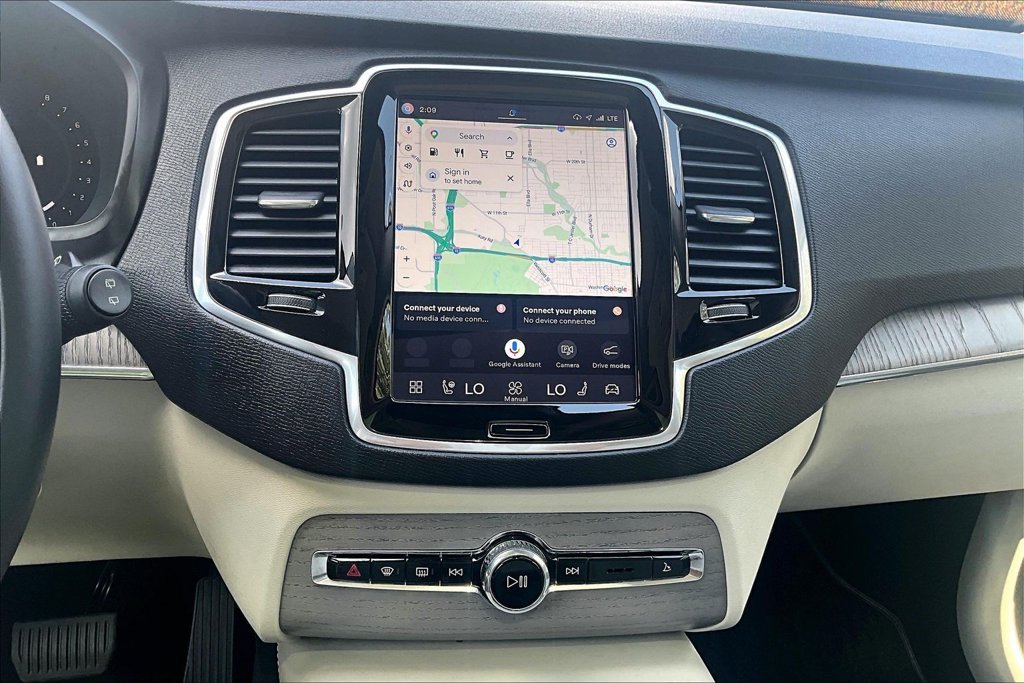 Certified 2025 Volvo XC90 B6 Plus w/ Protection Package AWD/4WD image 43