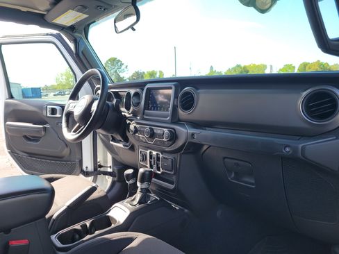 Used 2022 Jeep Gladiator Willys image 27