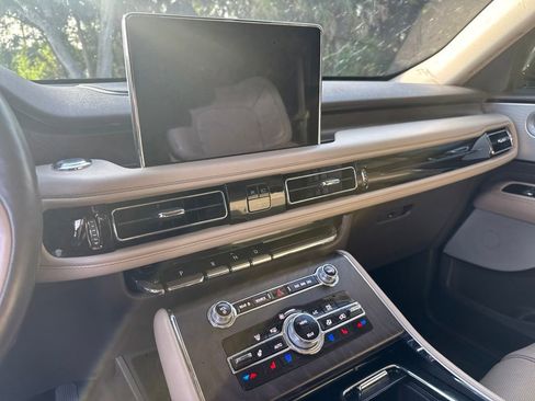 Used 2022 Lincoln Aviator Reserve w/ Equipment Group 201A AWD/4WD image 8