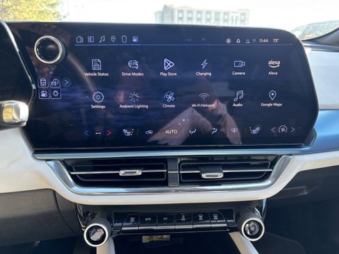 Used 2025 Chevrolet Equinox EV LT image 11