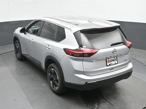 Used 2025 Nissan Rogue SV AWD/4WD image 36