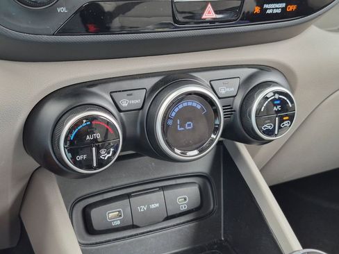 Used 2025 Hyundai Venue SEL FWD image 19