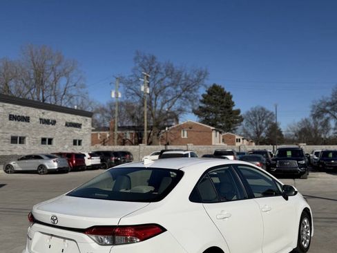 Used 2020 Toyota Corolla LE FWD image 8