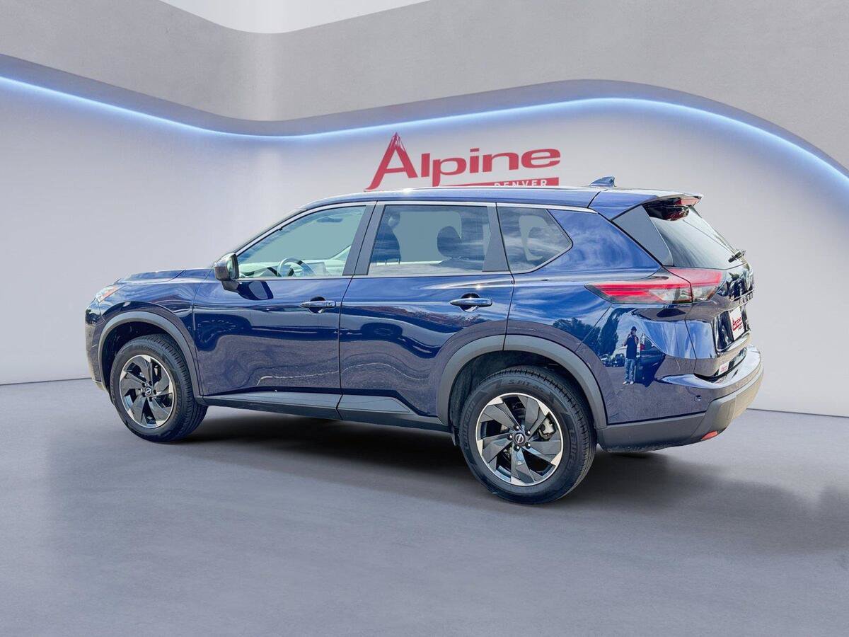 Used 2024 Nissan Rogue SV AWD/4WD image 3