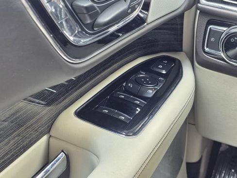 Used 2020 Lincoln Navigator Black Label AWD/4WD image 18