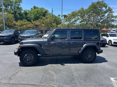 Used 2024 Jeep Wrangler Unlimited Sport AWD/4WD image 6