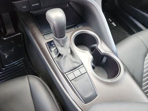 Used 2024 Toyota Camry SE FWD image 17