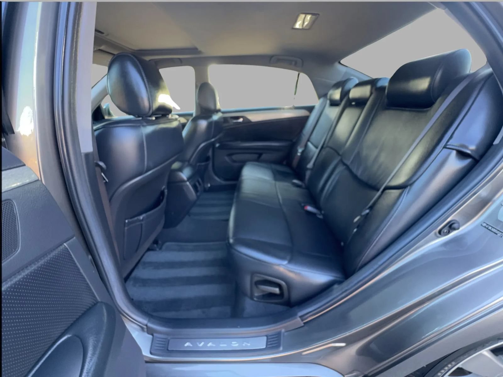 Used 2005 Toyota Avalon Touring FWD image 31