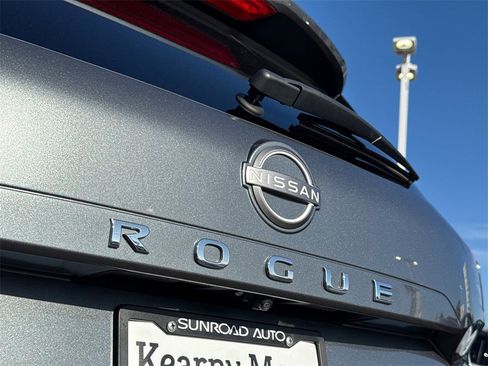Used 2023 Nissan Rogue S image 9