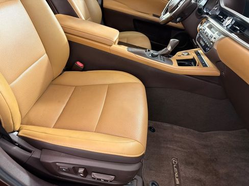 Used 2016 Lexus ES 350 w/ Premium Package w/Wood Trim FWD image 23