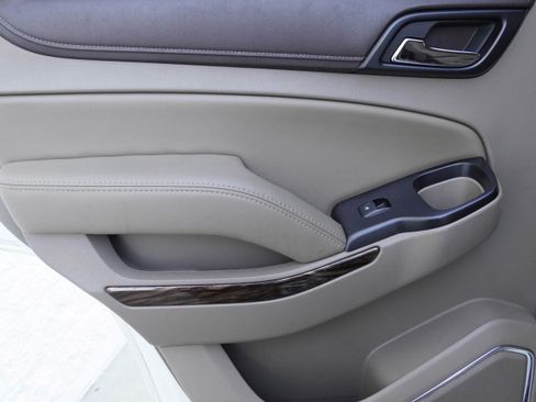 Used 2018 GMC Yukon SLT w/ Premium Edition image 32