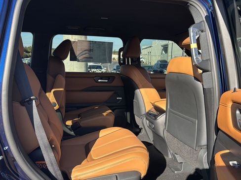 New 2026 Nissan Armada SL w/ Captain's Chari Seat Package image 11