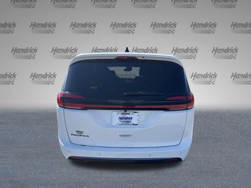 New 2026 Chrysler Pacifica Select image 7