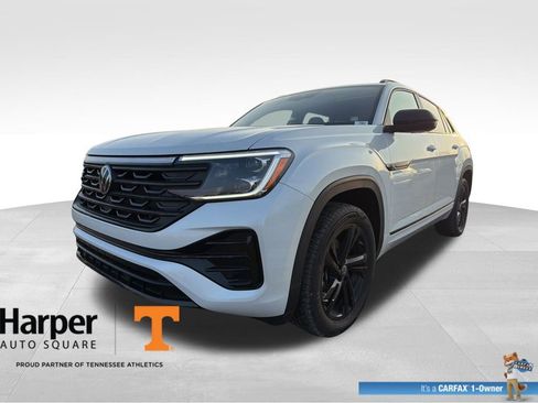 Used 2025 Volkswagen Atlas Cross Sport SEL R-Line image 1