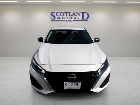 Used 2024 Nissan Altima 2.5 SV image 3