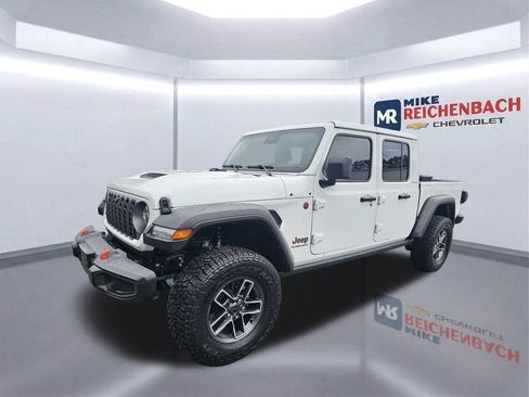 Used 2025 Jeep Gladiator Mojave w/ Technology Group AWD/4WD image 9
