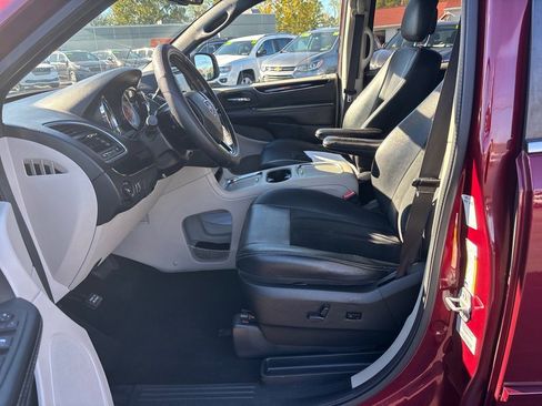 Used 2017 Dodge Grand Caravan SXT image 10