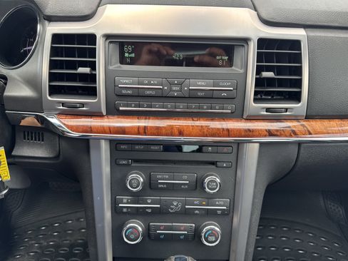 Used 2010 Lincoln MKZ FWD image 17