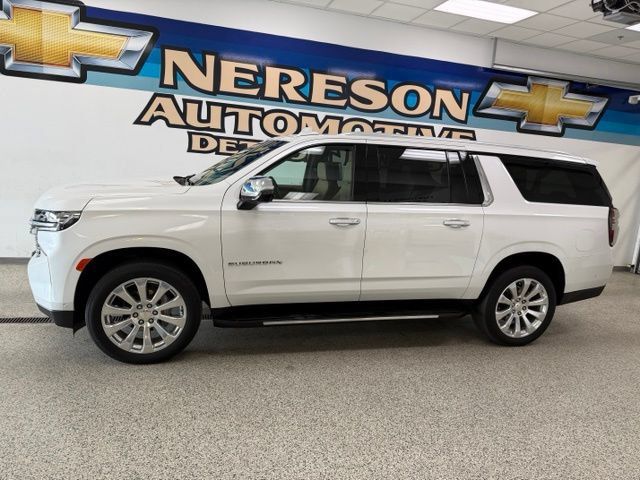 Used 2024 Chevrolet Suburban Premier w/ Advanced Technology Package AWD/4WD image 2