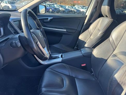 Used 2017 Volvo XC60 T6 Dynamic w/ Preferred Option Package image 8