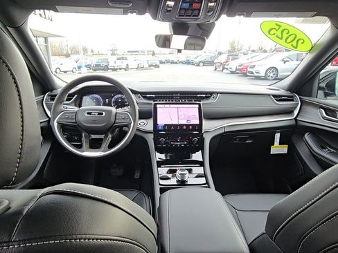 New 2025 Jeep Grand Cherokee Laredo image 21