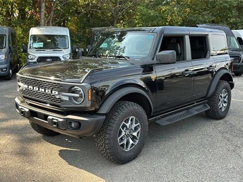 New 2025 Ford Bronco Badlands image 2