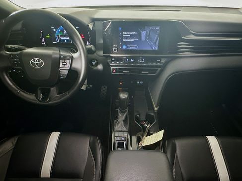 Used 2025 Toyota Camry SE w/ Convenience Package FWD image 27