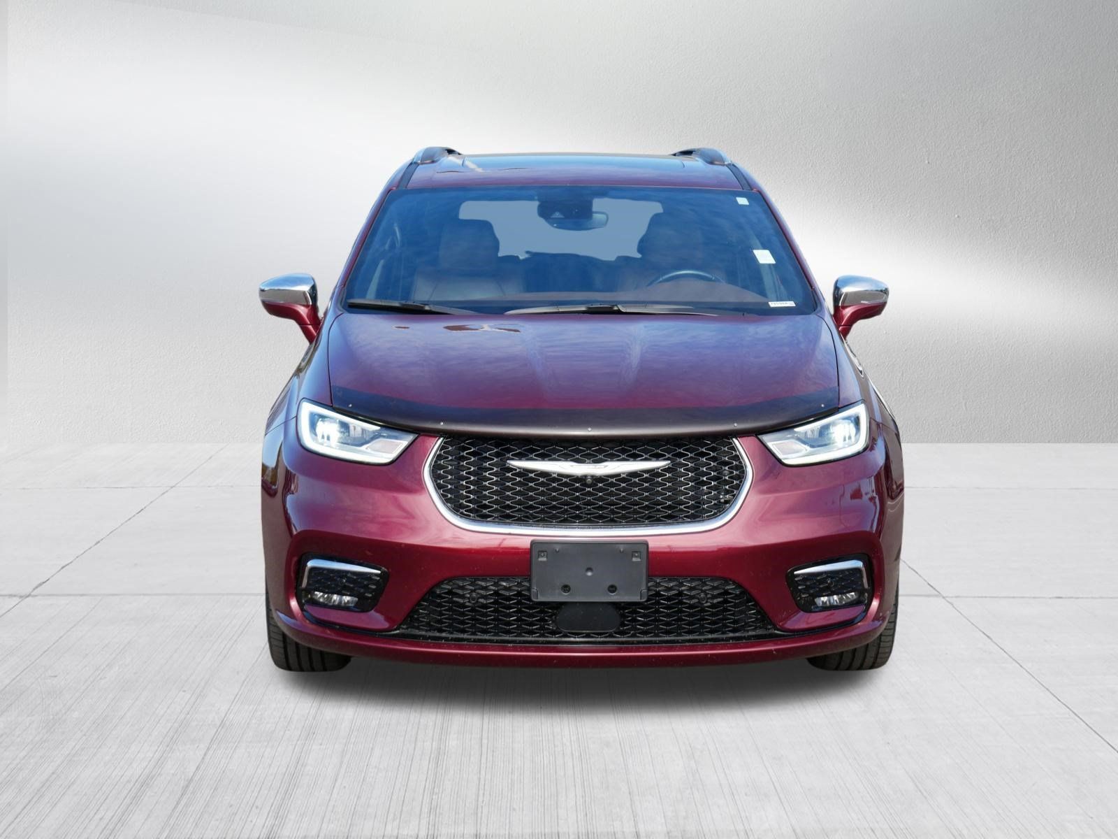 Used 2021 Chrysler Pacifica Limited w/ Uconnect Theater Family Group AWD/4WD image 2