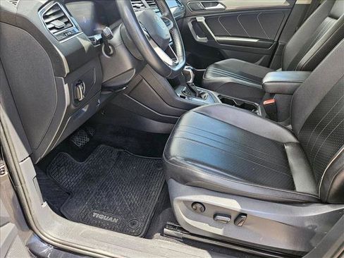 Certified 2022 Volkswagen Tiguan SE w/ Panoramic Sunroof Package FWD image 16
