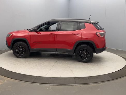 Used 2023 Jeep Compass Trailhawk w/ Trailhawk Convenience Group AWD/4WD image 2
