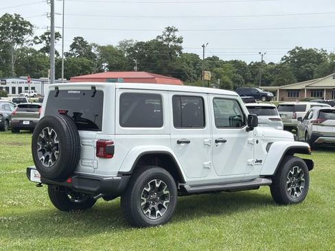 New 2026 Jeep Wrangler Unlimited Sahara w/ Safety Group AWD/4WD image 9