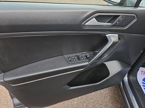 Used 2021 Volkswagen Tiguan SE image 10